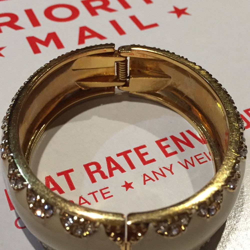 Exquisite Statement Bangle Gold/Cream/Clearcrystal - image 8